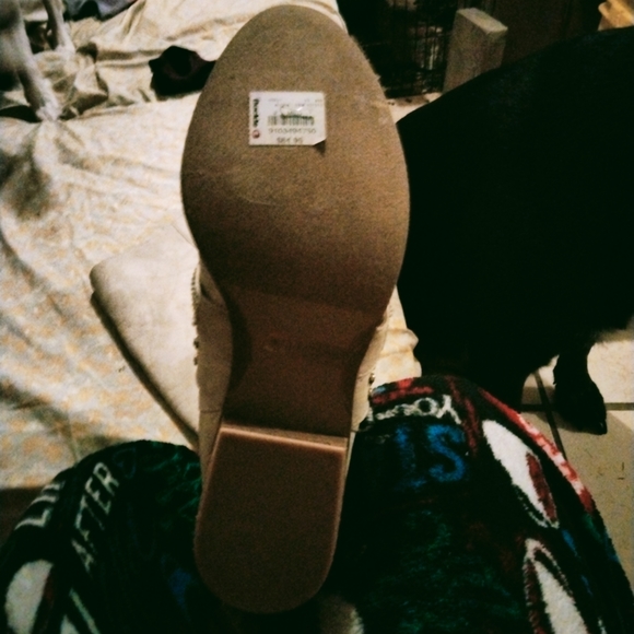 Fall boots - Picture 2 of 2